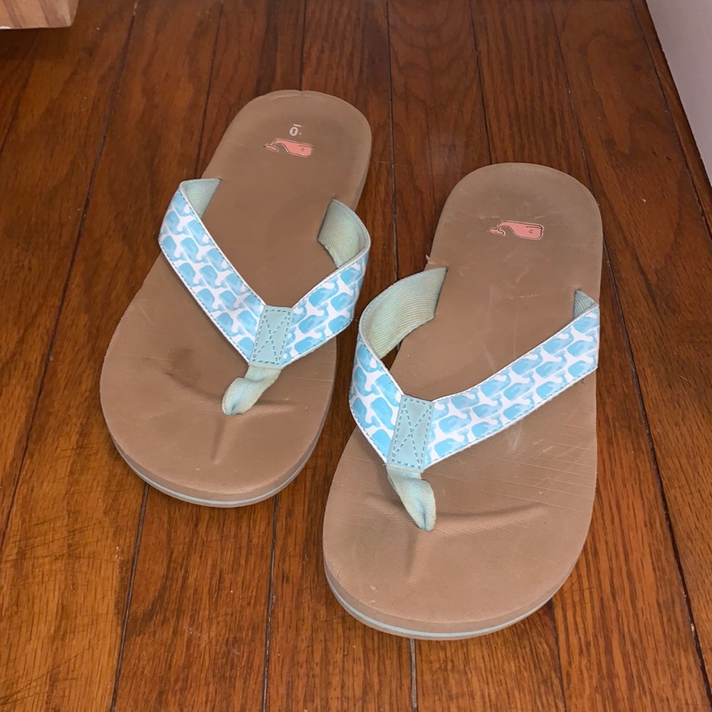 Vineyard Vines flip flops